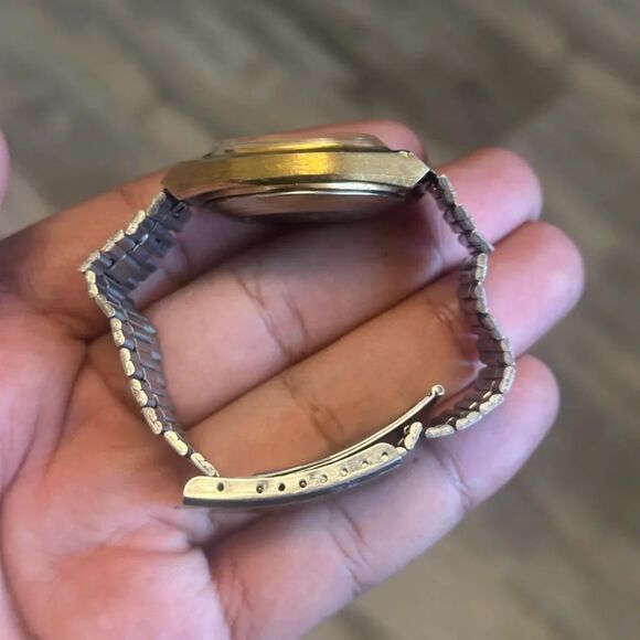 Vintage Timex Automatic Day Date Wrist Watch - Picture 4 of 7